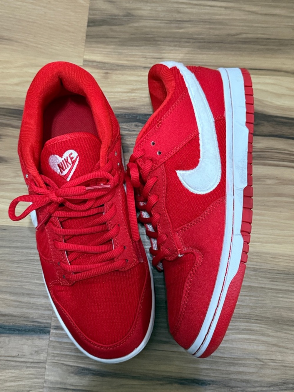 Nike Red Low-Top Heart Logo Sneakers - Picture 2 of 6